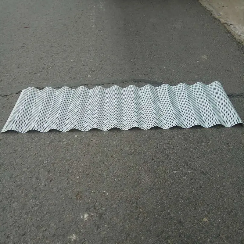 Pannelli metallici profilati perforati