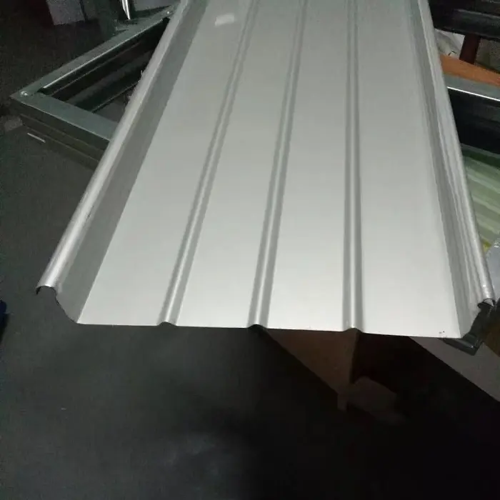 Pannelli di copertura con aggraffatura